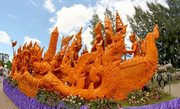 ウボンラーチャターニー ろうそく祭り（キャンドルフェスティバル）1泊2日